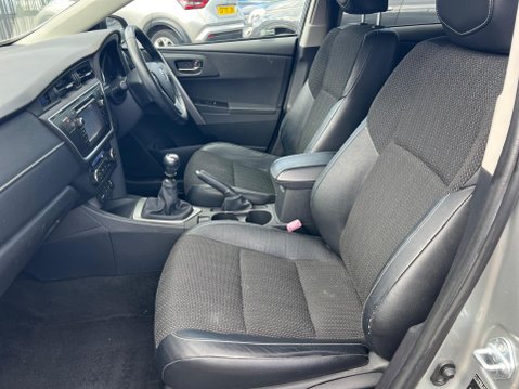Toyota Auris 1.6 V-Matic Excel Euro 5 5dr 25