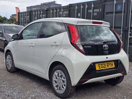 Toyota Aygo 1.0 VVT-i x-play Hatchback 5dr Petrol x-shift Euro 6 (Safety Sense) (71 ps) 4