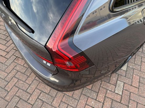 Volvo V90 2.0 B5 MHEV R-Design Auto Euro 6 (s/s) 5dr 55