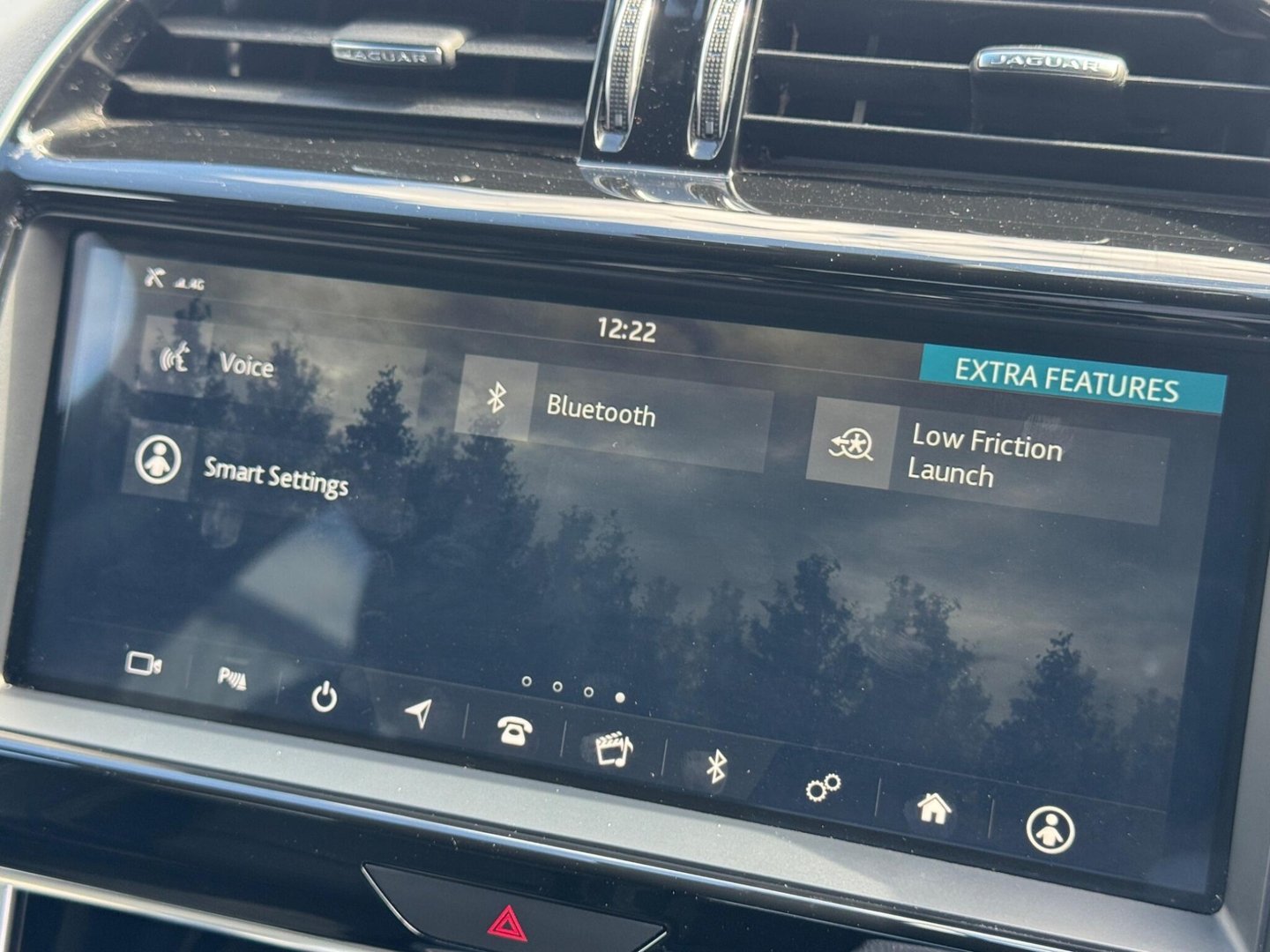 2019 Jaguar XE — image 17