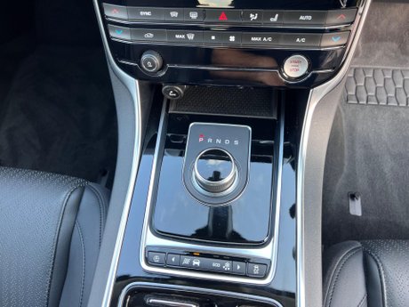 Jaguar XE 2.0i Portfolio Auto AWD Euro 6 (s/s) 4dr 18