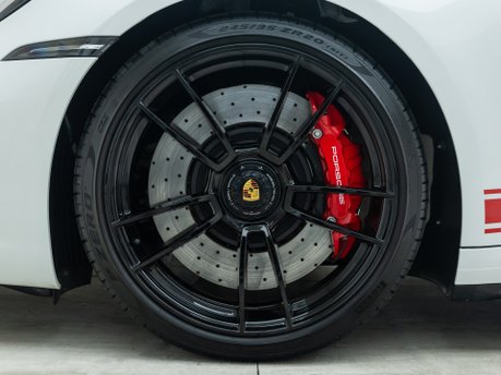 Porsche 911 Carrera 4 GTS (992) 