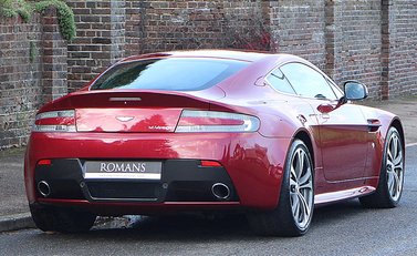 Aston Martin V12 Vantage 4