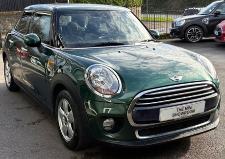 Mini Hatch Cooper 1.5 5 door + VISUAL BOOST + HEATED SEATS + REAR PDC 12