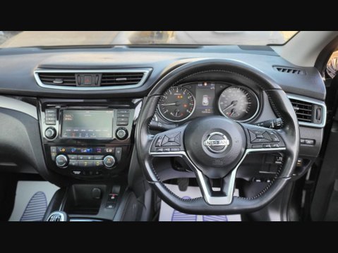 Nissan Qashqai DIG-T N-CONNECTA 17