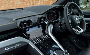 Lamborghini Urus 17