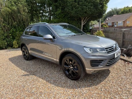 Volkswagen Touareg 3.0 TDI V6 BlueMotion Tech R-Line Tiptronic 4WD Euro 6 (s/s) 5dr 2
