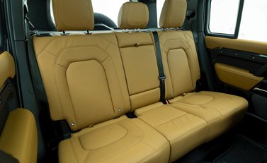 Land Rover Defender 110 V8 12