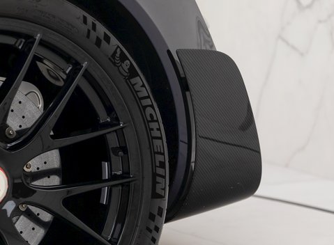 Porsche 918 Spyder Weissach 32