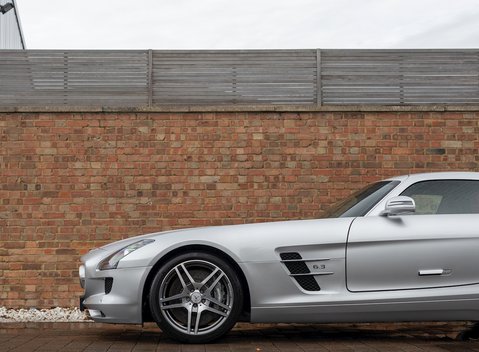 Mercedes-Benz SLS AMG 25