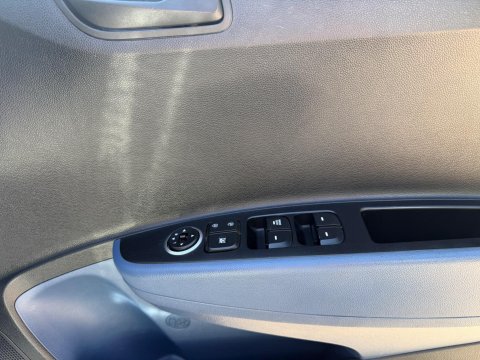 Hyundai i10 1.2 SE Euro 5 5dr 21