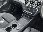 Mercedes-Benz CLA Class 2.1 CLA 220 WhiteArt D Auto 5dr 29