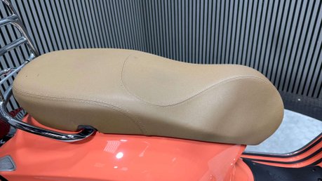 Piaggio Vespa Primavera 2018 ONLY 13K LONG MOT GREAT COLOUR SCHEME 125CC SCOOTER 36