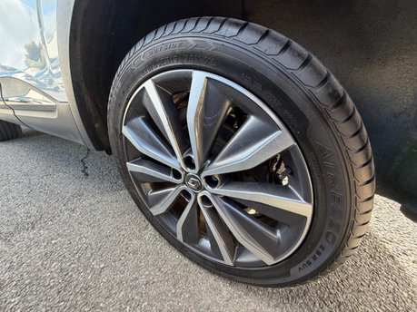 Renault Kadjar ICONIC TCE 11