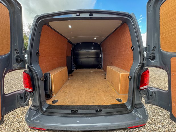 Volkswagen Transporter AUTO LWB [SOLD CR] L2H1 Low Roof Highline T30 Air Con Alloys Sensors EURO 6 9