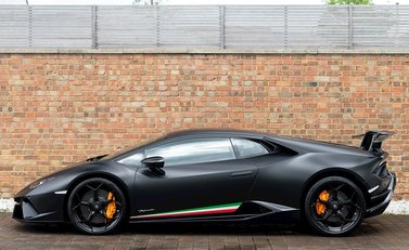 Lamborghini Huracan LP640-4 Performante 2