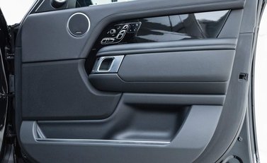 Land Rover Range Rover P565 SVAutobiography Dynamic Black 22