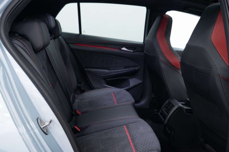 Volkswagen Golf 2.0 Golf GTi Clubsport TSi Semi-Auto 5dr 33