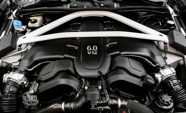 Aston Martin Vanquish S 33