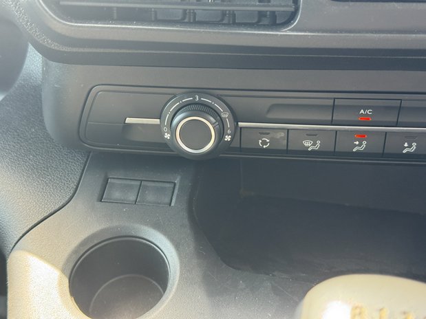 Peugeot Partner SWB L1H1 Low Roof Professional Air Con EURO 6 31