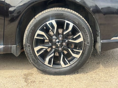 Mitsubishi Outlander 2.0h 12kWh GX4h SUV 5dr Petrol Plug-in Hybrid CVT 4WD Euro 6 (s/s) (200 ps) 71