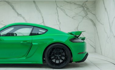 Porsche Cayman GT4 (718) 37