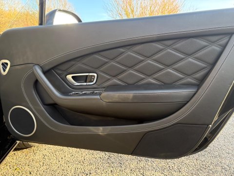 Bentley Continental GTC V8 31