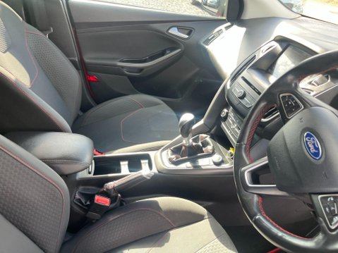 Ford Focus 1.5T EcoBoost Zetec S Red Edition Euro 6 (s/s) 5dr 32
