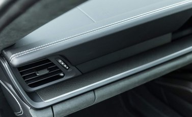 Porsche 911 Carrera GTS (992) 21