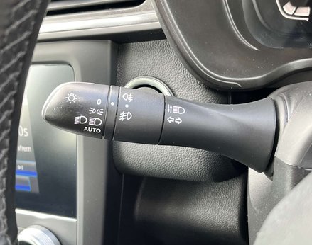 Renault Kadjar 1.5 Kadjar Iconic Blue dCi Auto 5dr 58
