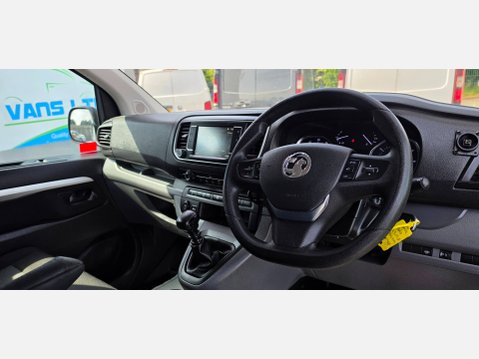 Vauxhall Vivaro SPORTIVE 3100 L2 H1 6 SEATER KOMBI 2.0D 120ps EU6 8