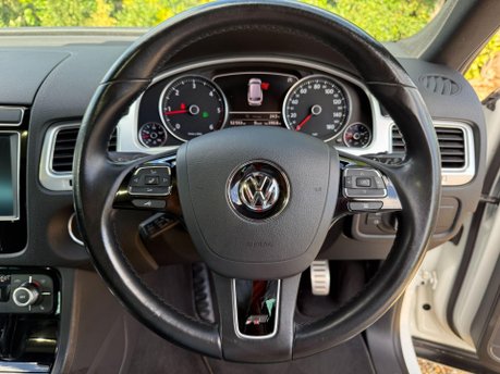 Volkswagen Touareg 3.0 TDI V6 BlueMotion Tech R-Line Plus SUV 5dr Diesel Tiptronic 4WD Euro 6 20