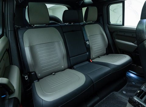 Land Rover Defender 110 OCTA EDITION ONE 17