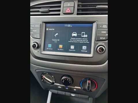 Hyundai i20 1.2 SE Launch Edition Hatchback 5dr Petrol Manual Euro 6 (s/s) (84 ps) BLUE 42