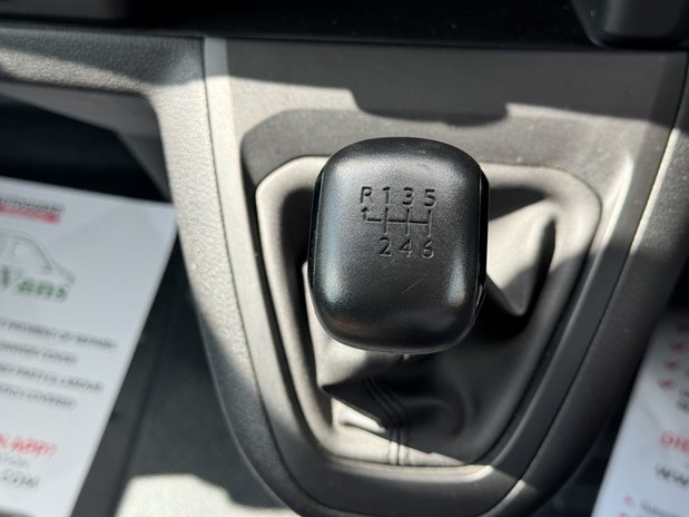 Vauxhall Vivaro SWB L1H1 [SOLD SM] Low Roof Pro F2700 Air Con Nav Sensors EURO 6 33