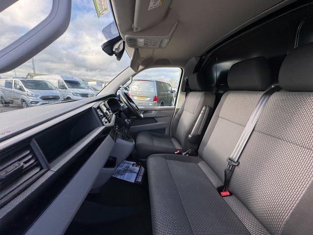 Volkswagen Transporter AUTO SWB L1H1 Low Roof Highline T28 Air 14