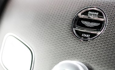 Aston Martin V12 Vantage S 16