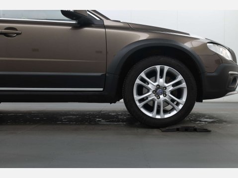 Volvo XC70 2.4 XC70 SE Luxury Nav D5 AWD Auto 4WD 5dr 14