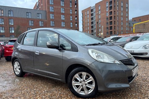 Honda Jazz I-VTEC ES..12 SERVICES LAST ONE @75K .. BEST COLOUR !!.. 1 PREVIOUS KEEPER  4