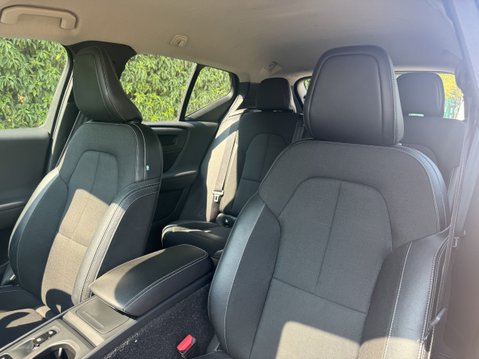 Volvo XC40 2.0 D3 Momentum SUV 5dr Diesel Auto Euro 6 (s/s) (150 ps) 8
