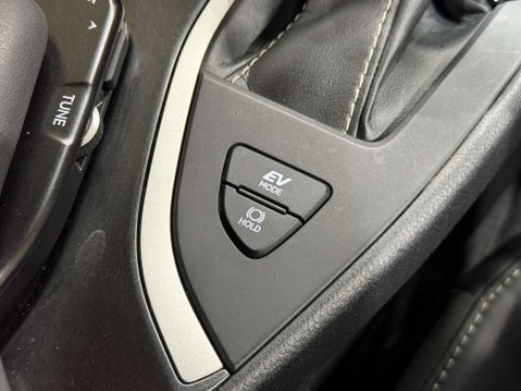 Lexus Ux 2.0 250h SUV 5dr Petrol Hybrid E-CVT Euro 6 (s/s) (184 ps) 42