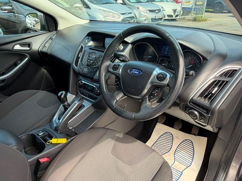Ford Focus 1.6 Titanium Euro 5 5dr 9