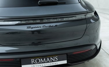 Porsche Taycan Turbo S Sport Turismo 32