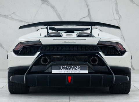 Lamborghini Huracan Spyder LP640-4 Performante 8