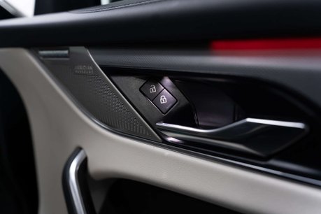 Jaguar F-Pace 5.0 F-PACE SVR AWD Auto 4WD 5dr 15