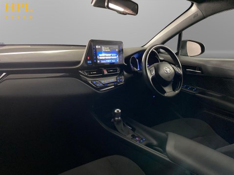Toyota C-HR 1.8 VVT-h Icon SUV 5dr Petrol Hybrid CVT Euro 6 (s/s) (122 ps) 14