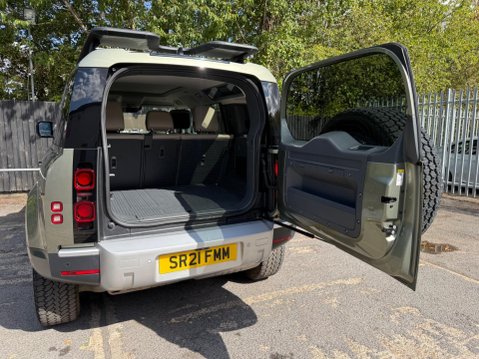 Land Rover Defender HSE MHEV 51