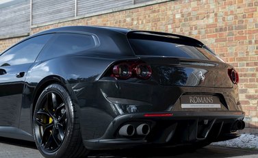 Ferrari GTC4 Lusso 23