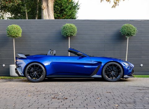 Aston Martin V12 Vantage ROADSTER 3