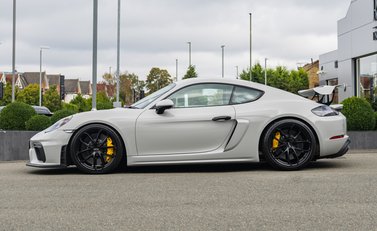 Porsche Cayman GT4 718 2